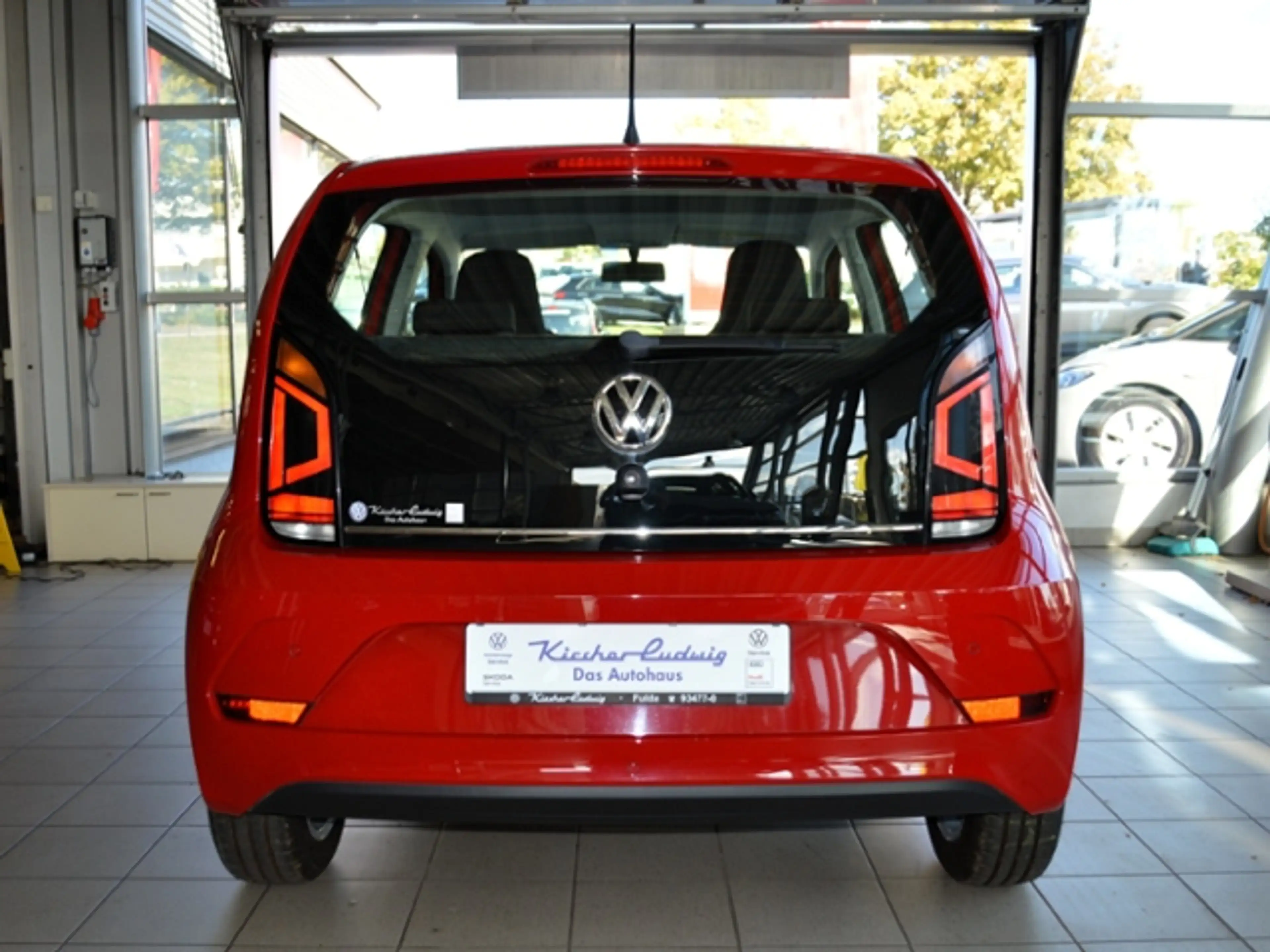 Volkswagen up! 1,0 high KLIMA ALU SHZ — photo 9