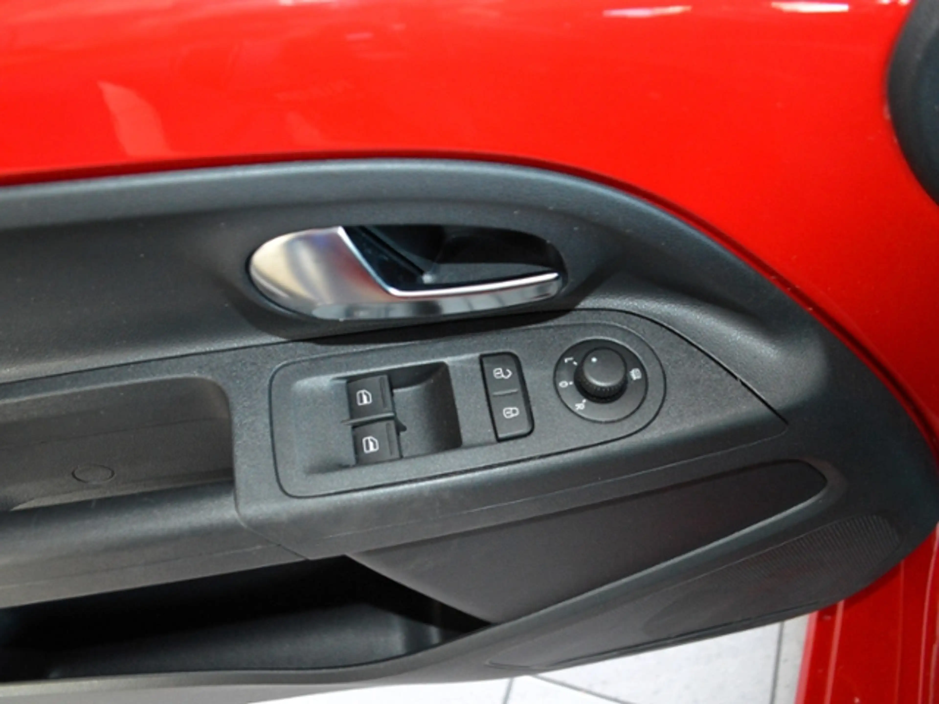 Volkswagen up! 1,0 high KLIMA ALU SHZ — photo 13