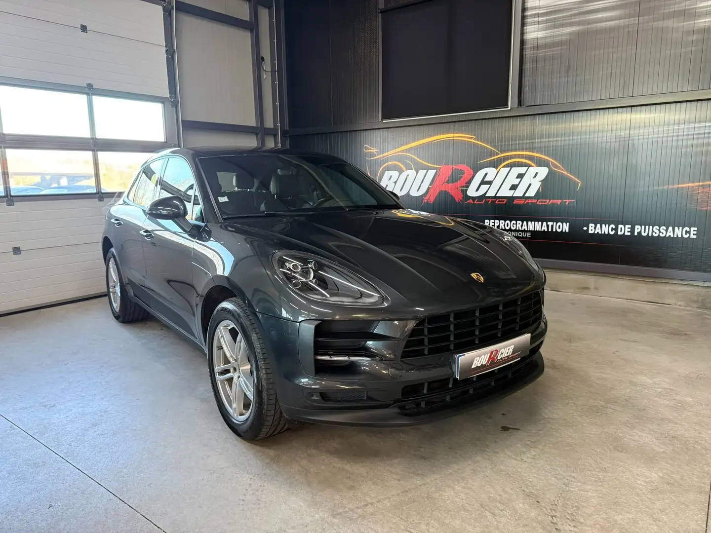 Porsche Macan 2.0 Grau - 1