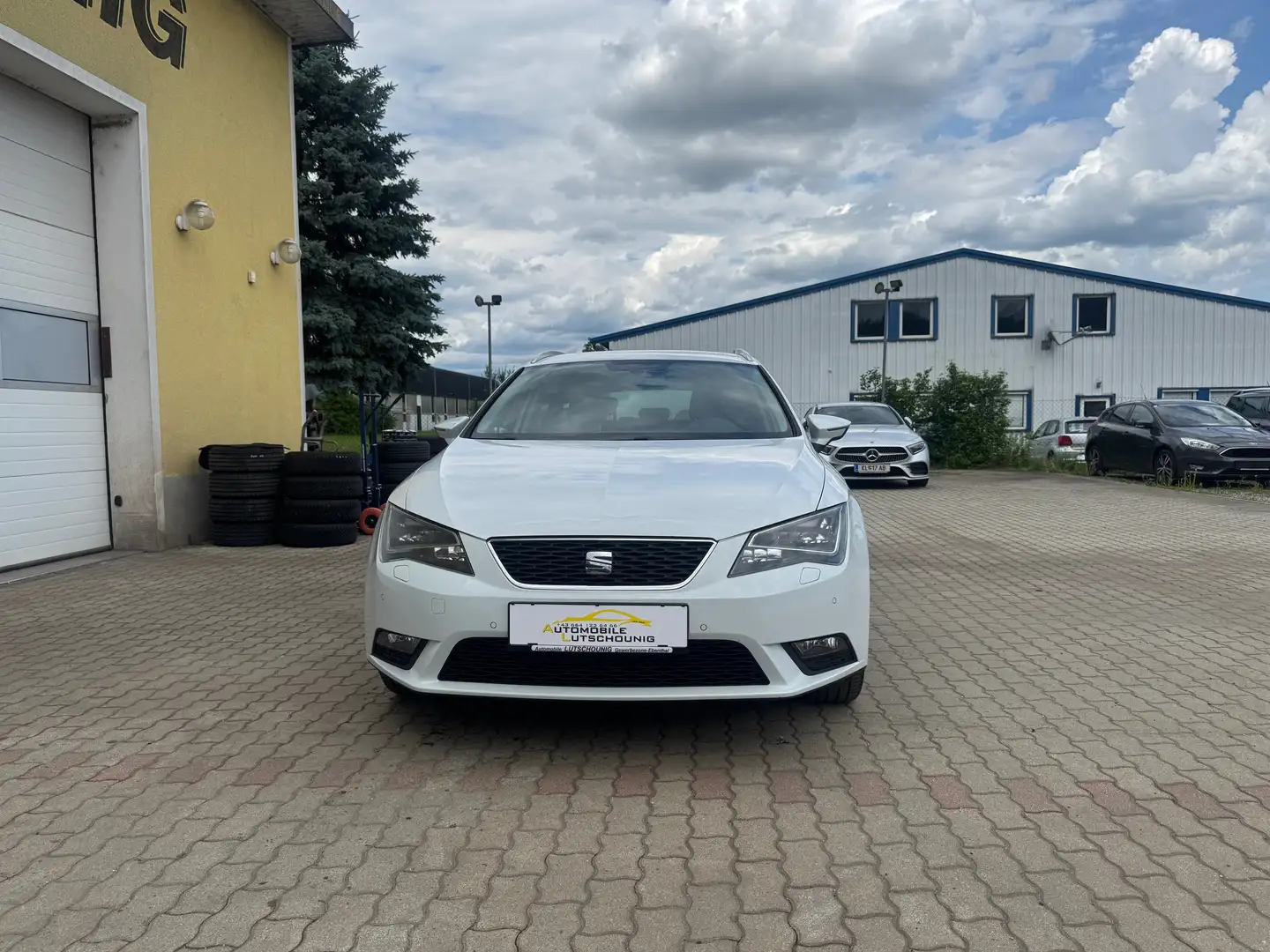 SEAT Leon 1.2 TSI ST Weiß - 1