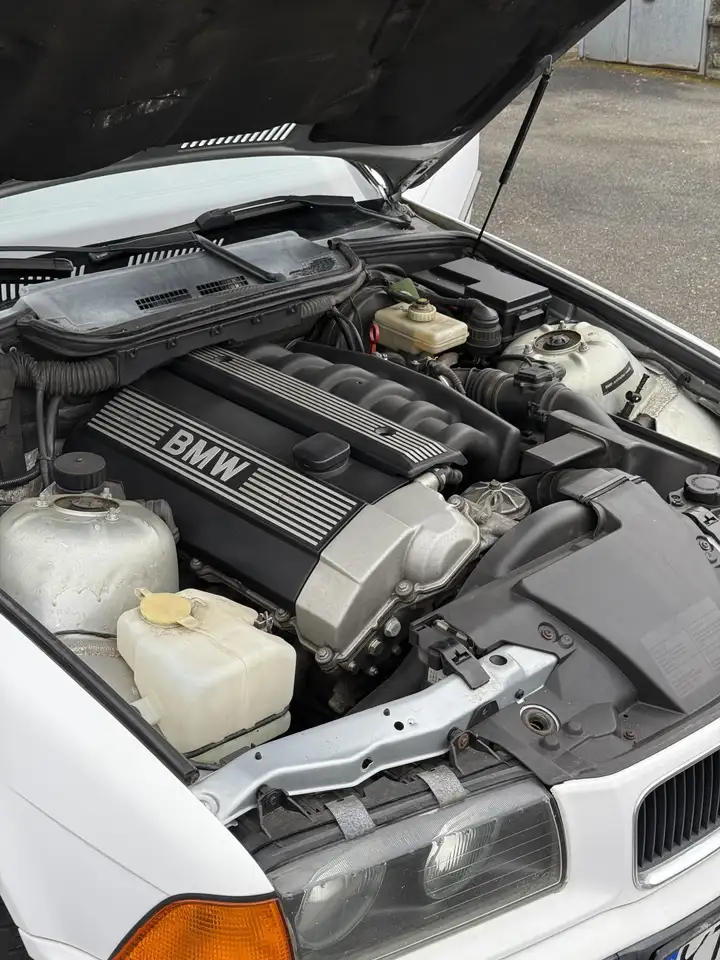 BMW 320i, foto 11