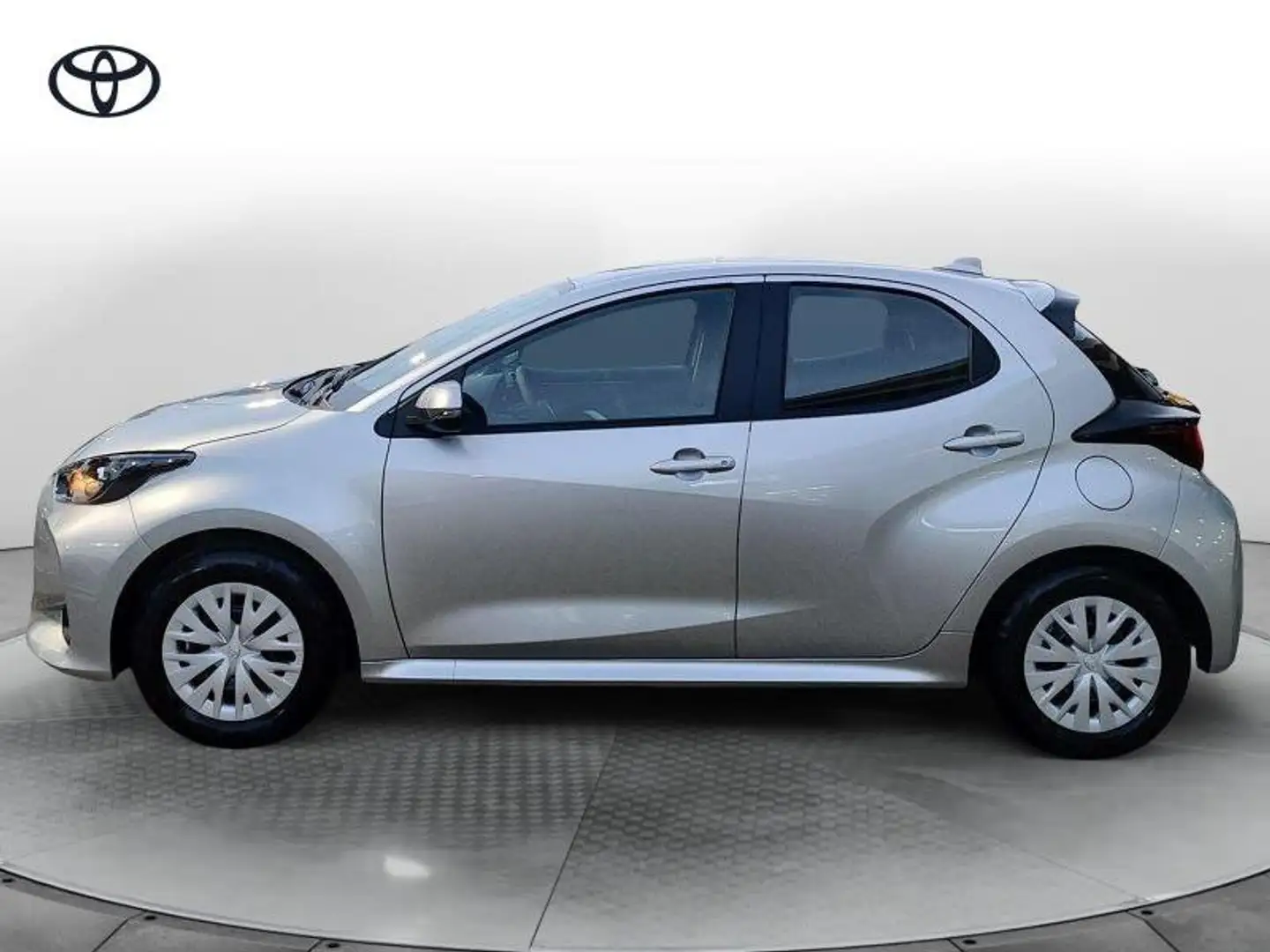 Toyota Yaris 4ª serie 1.5 Hybrid 5 porte Active Grigio - 2