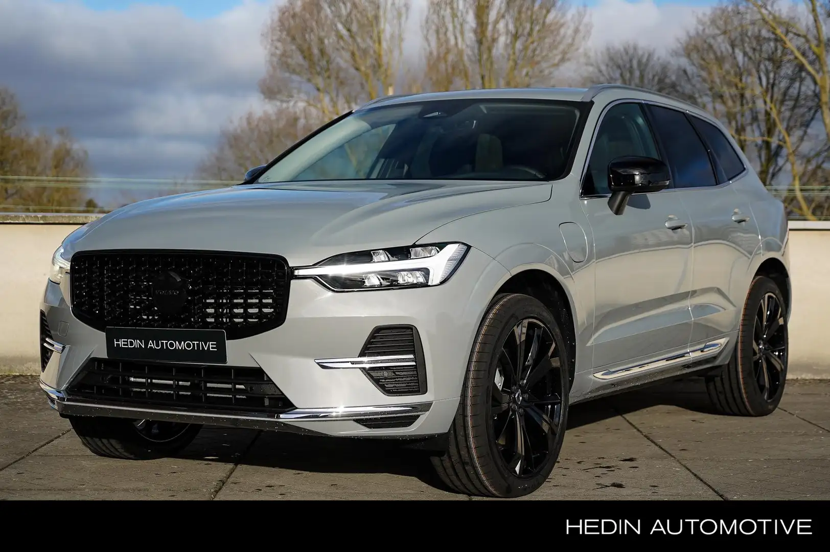 Volvo XC60 2.0 T6 Plug-in hybrid AWD Essential Edition Bright Gris - 1
