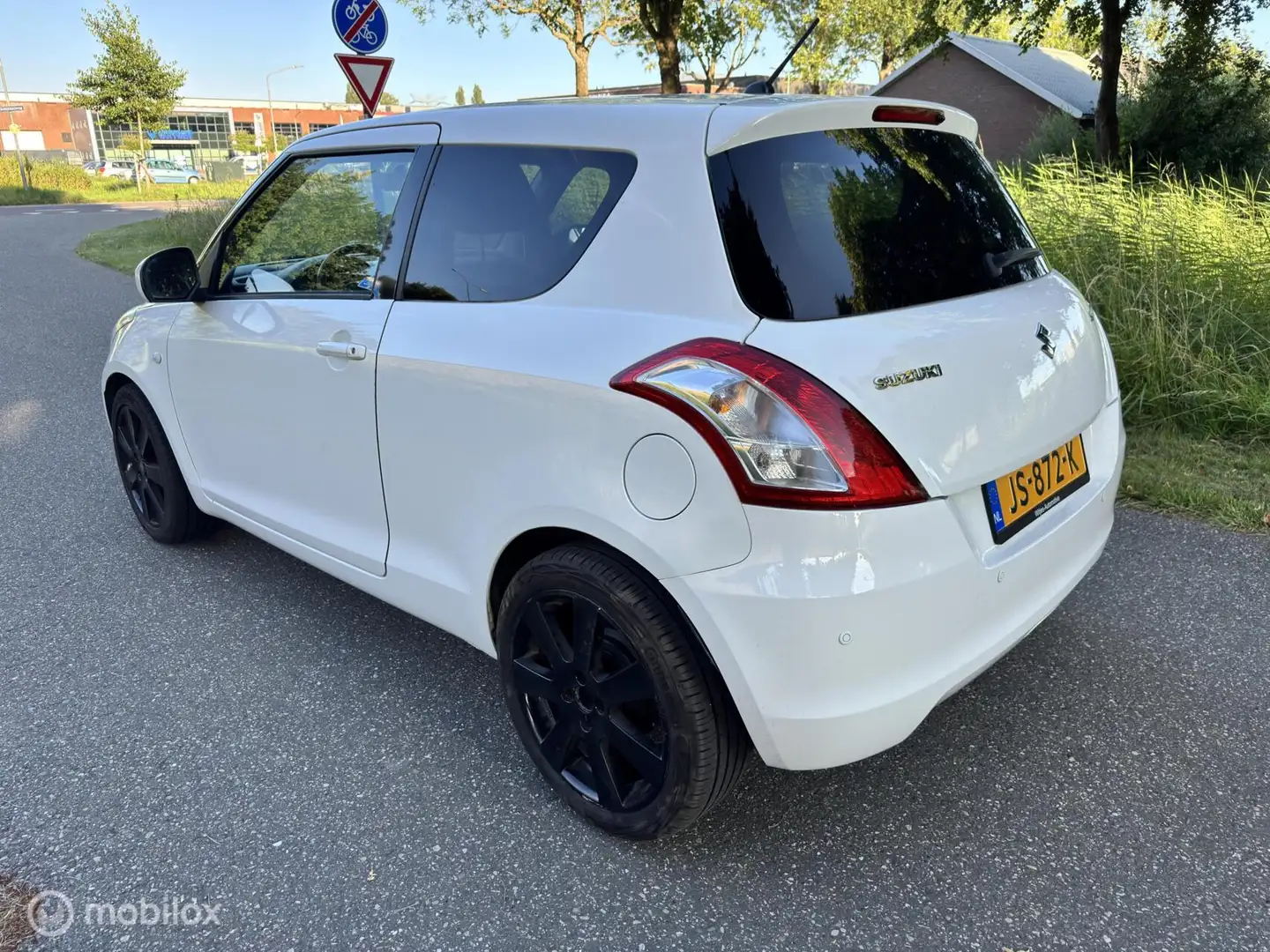 Suzuki Swift 1.2 Base*NEW APK 07/26*PARKEERSENSOR*AIRCO Wit - 2