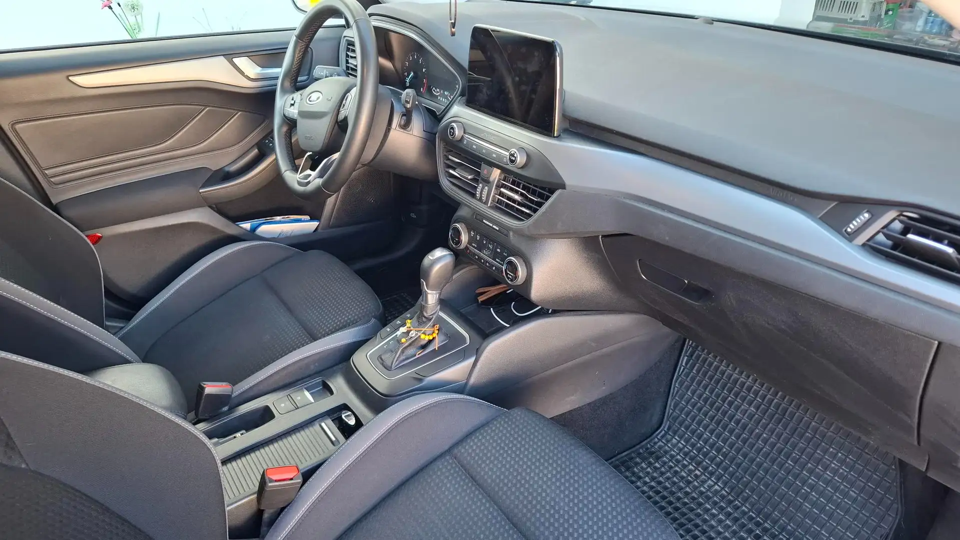 Ford Focus Focus Turnier 1,0 EcoBoost Hybrid Cool Schwarz - 2