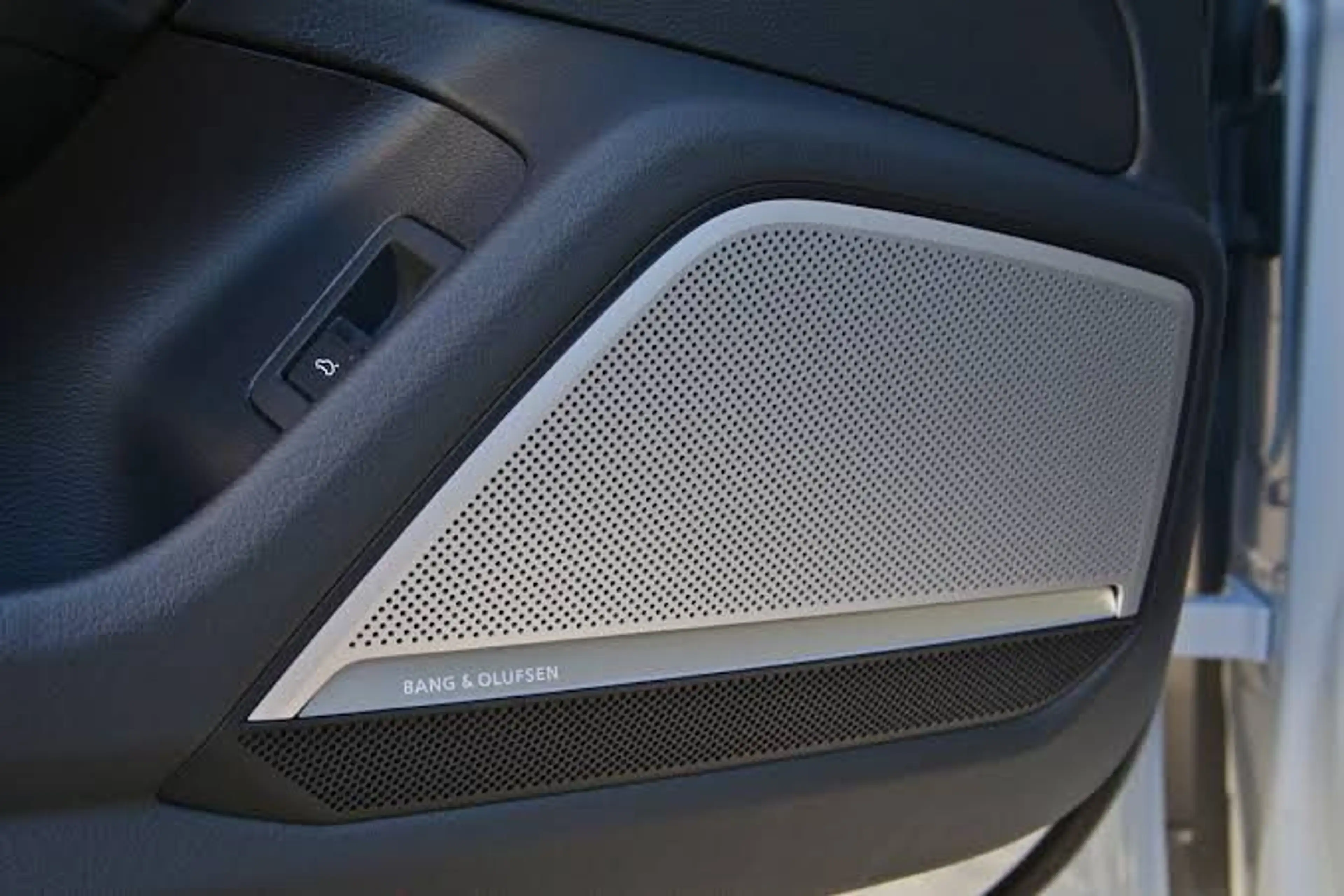 Audi SQ7 4.0 TFSI Competition*RS Sitze*HUD*Pano*7xSit — photo 3