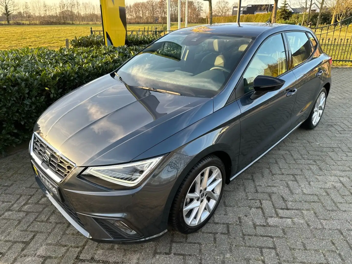 SEAT Ibiza 1.0 TSI 70 kW FR Led / Keyless / ACC Gris - 1