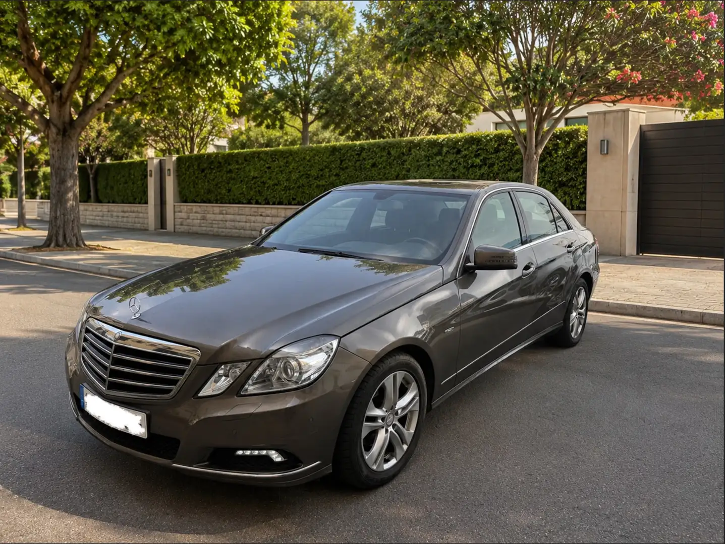 Mercedes-Benz E 220 E 220CDI BE Aut. Beige - 1