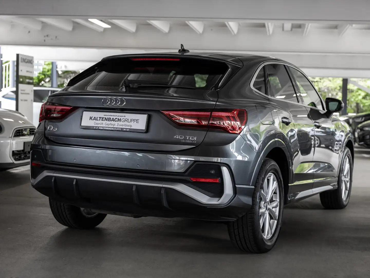 Audi Q3 Sportback 40 TDI quattro S Line AHK B&O Grau - 2
