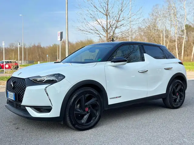 DS Automobiles DS 3 DS 3 Crossback BlueHDi 100 Performance Line