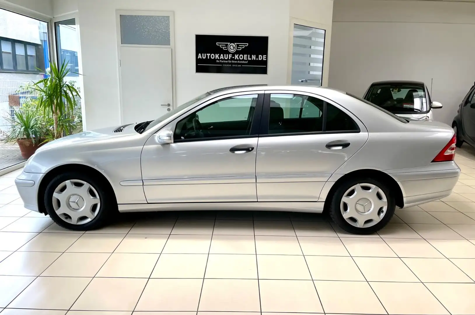 Mercedes-Benz C 180 Kompressor Automatik/Klima Plateado - 1