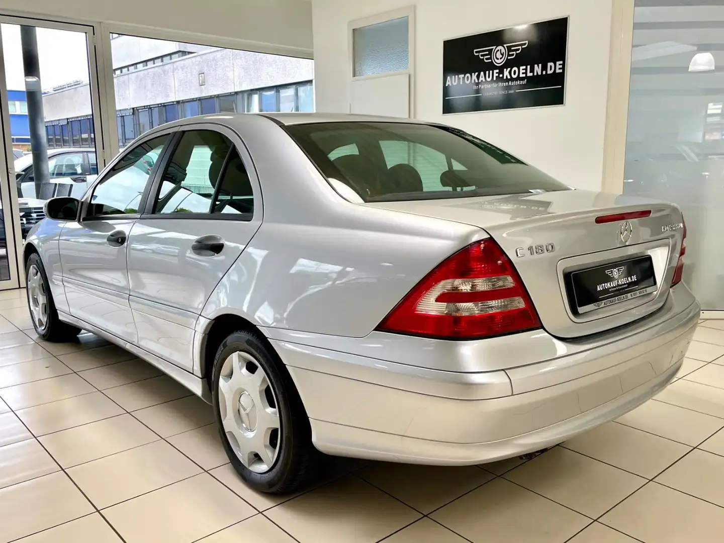 Mercedes-Benz C 180 Kompressor Automatik/Klima Plateado - 2