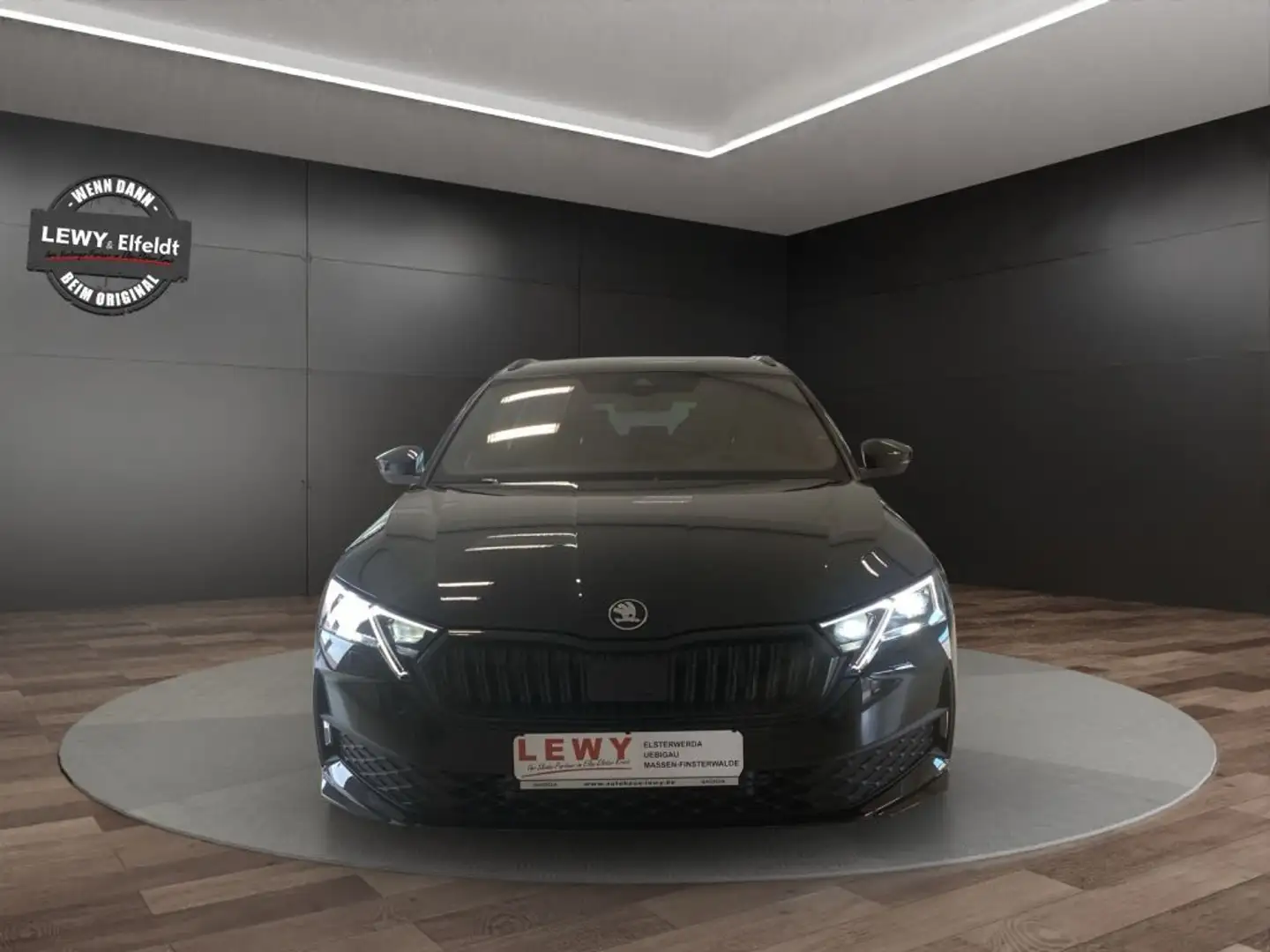 Skoda Octavia Combi 2.0 TDI DSG Sportline+ACC+IPA+360° Zwart - 2