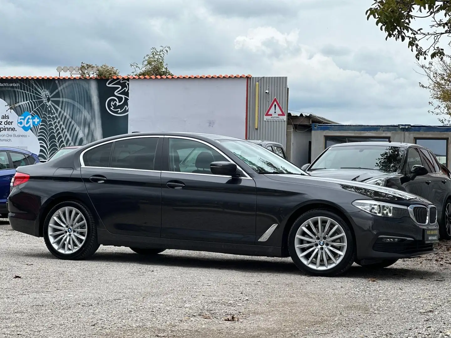 BMW 520 520 d Aut. **Finanzierung** Grau - 1
