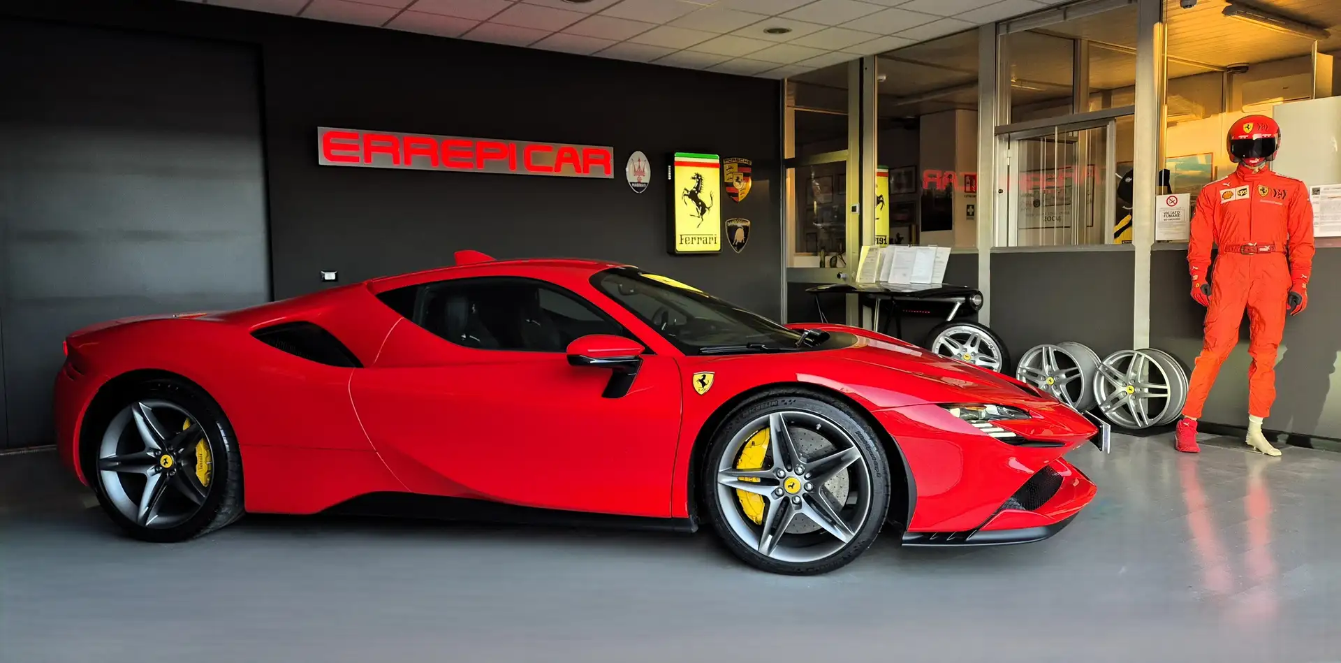 Ferrari SF90 Stradale 4.0 - NAZIONALE - 4.800 KM - Rosso - 2
