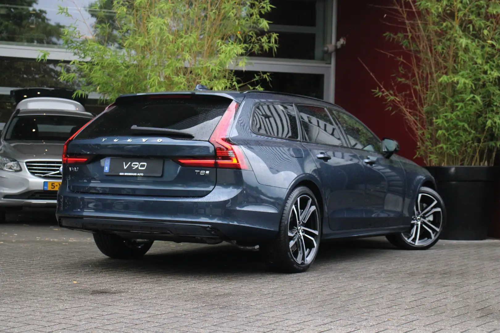 Volvo V90 2.0 T8 Plug-in hybrid AWD Ultra Dark Executive Edi Albastru - 2