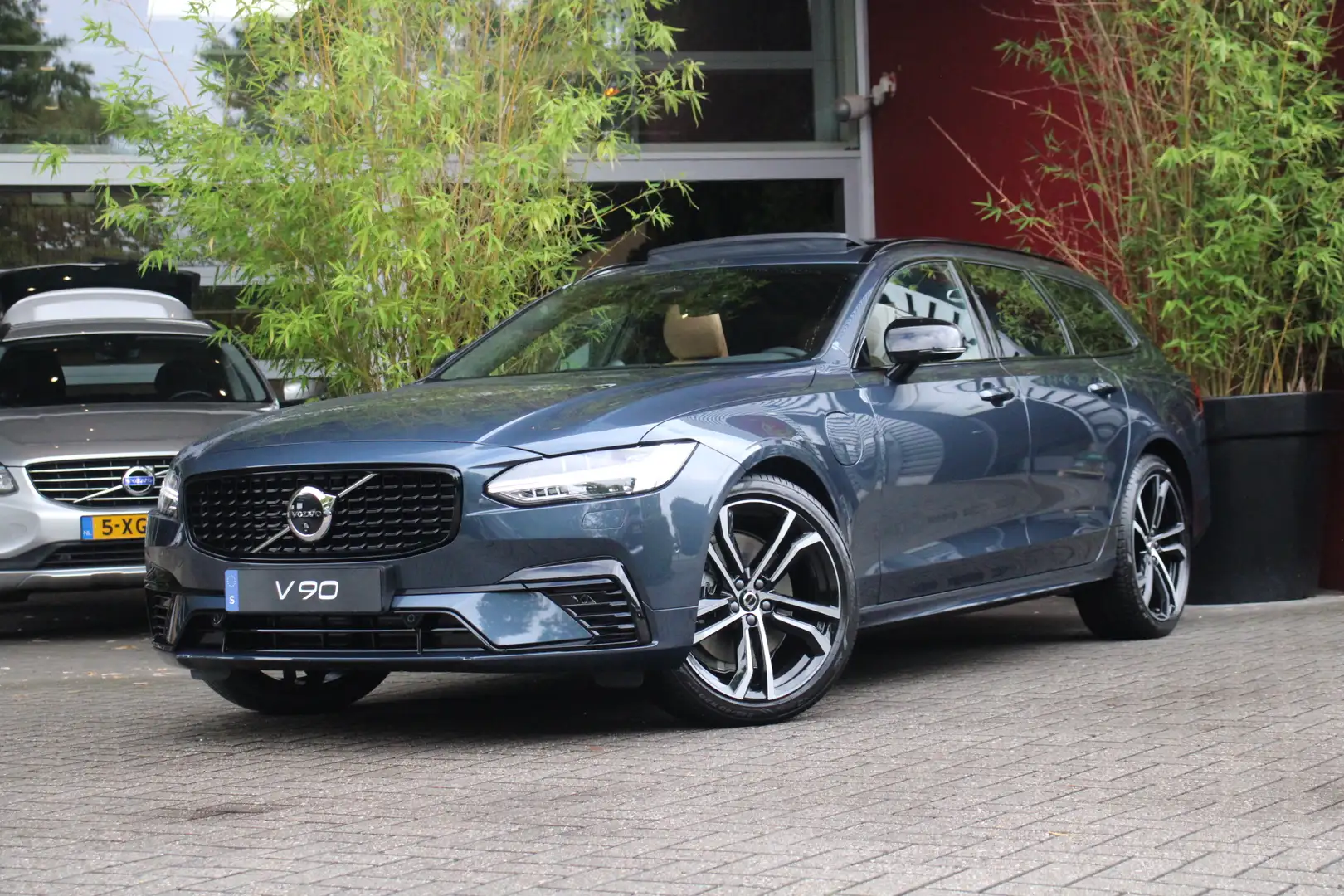 Volvo V90 2.0 T8 Plug-in hybrid AWD Ultra Dark Executive Edi Albastru - 1