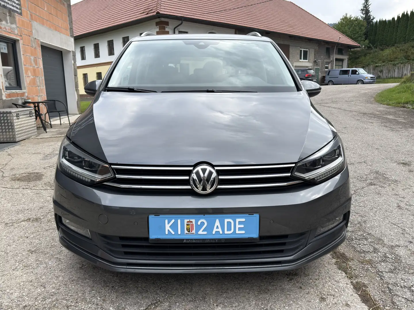 Volkswagen Touran Highline 1,6 SCR TDI Grau - 2