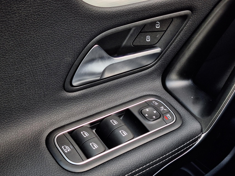 Mercedes-Benz CLA 250 Shooting Brake e Star Edition | Panoramadak | Nigh — photo 12