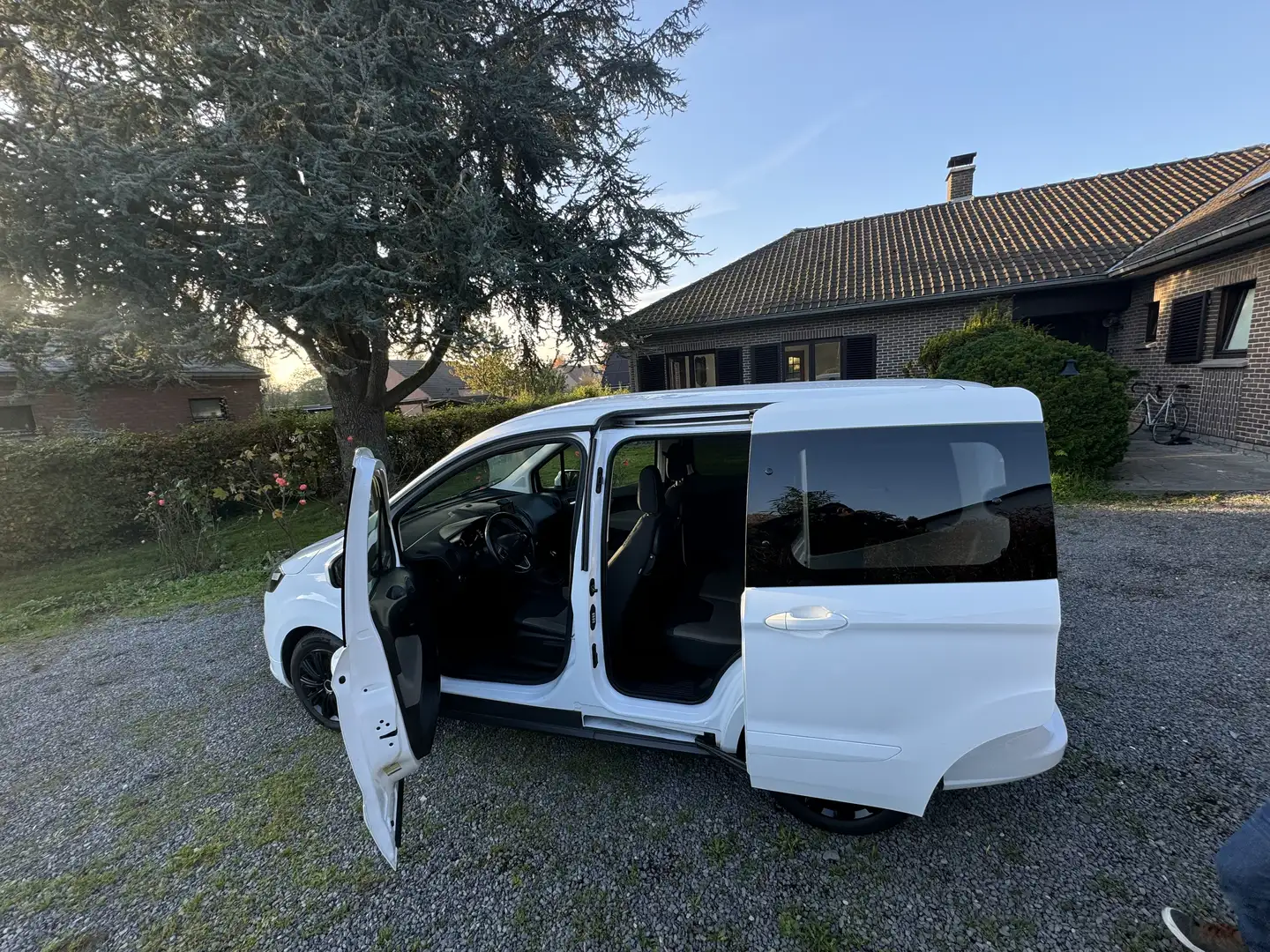Ford Tourneo Courier 1.5 TDCi Titanium - 2