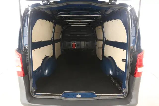 Mercedes-Benz Vito view 3