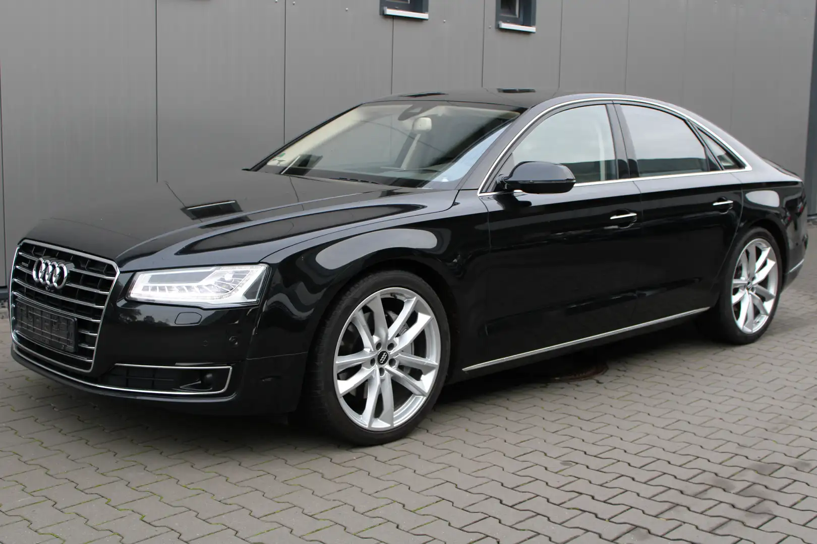 Audi A8 3.0 TDI clean diesel quattro Schwarz - 1