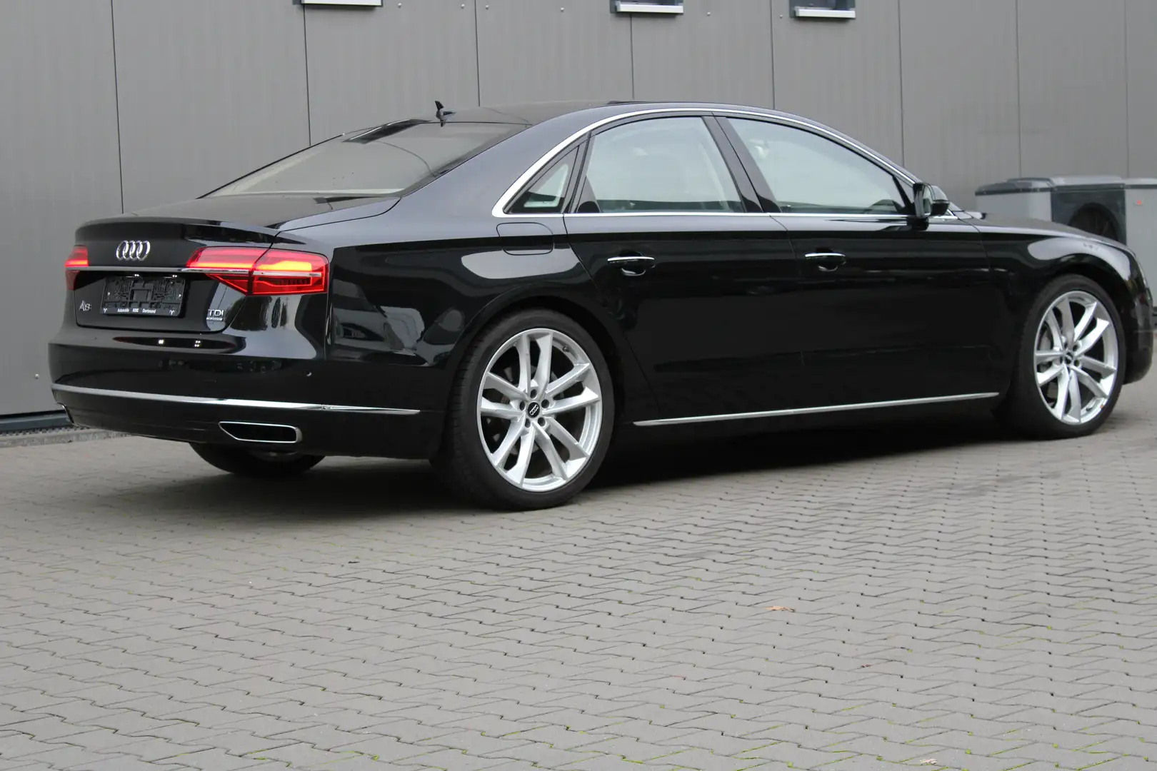 Audi A8 3.0 TDI clean diesel quattro Schwarz - 2