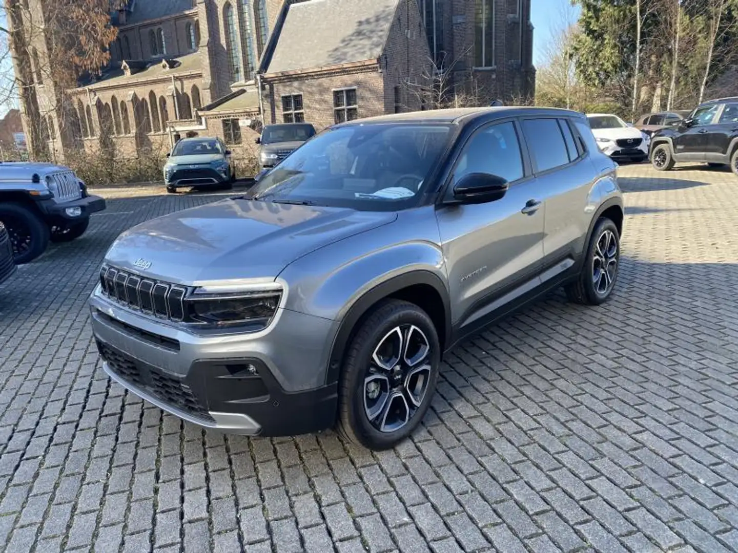 Jeep Avenger 1.2 Altitude Grau - 1