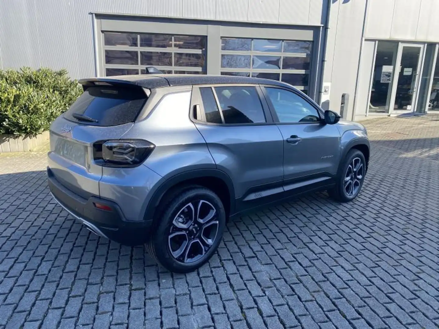 Jeep Avenger 1.2 Altitude Grau - 2
