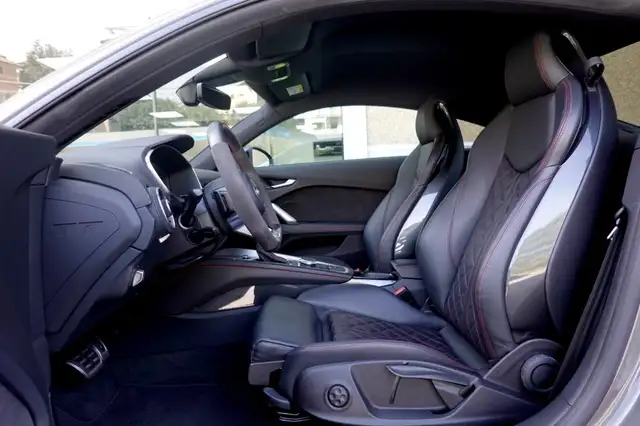 Audi TT view 9