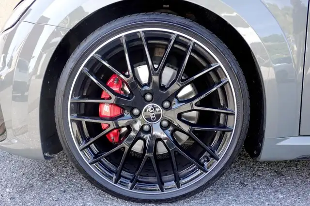 Audi TT view 12