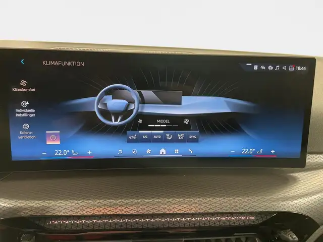 BMW 3 Series view 14