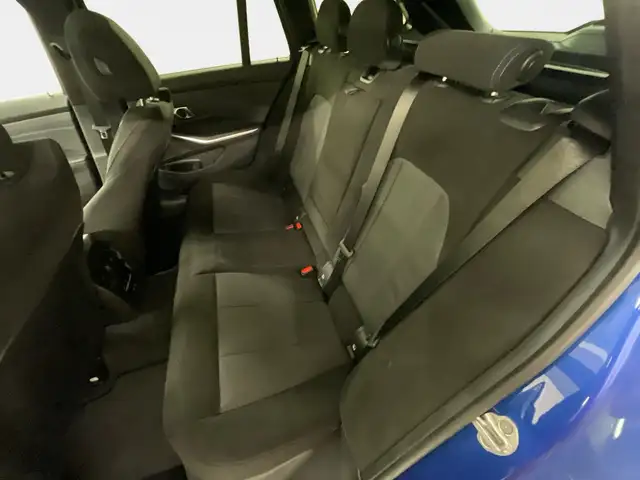 BMW 3 Series view 19