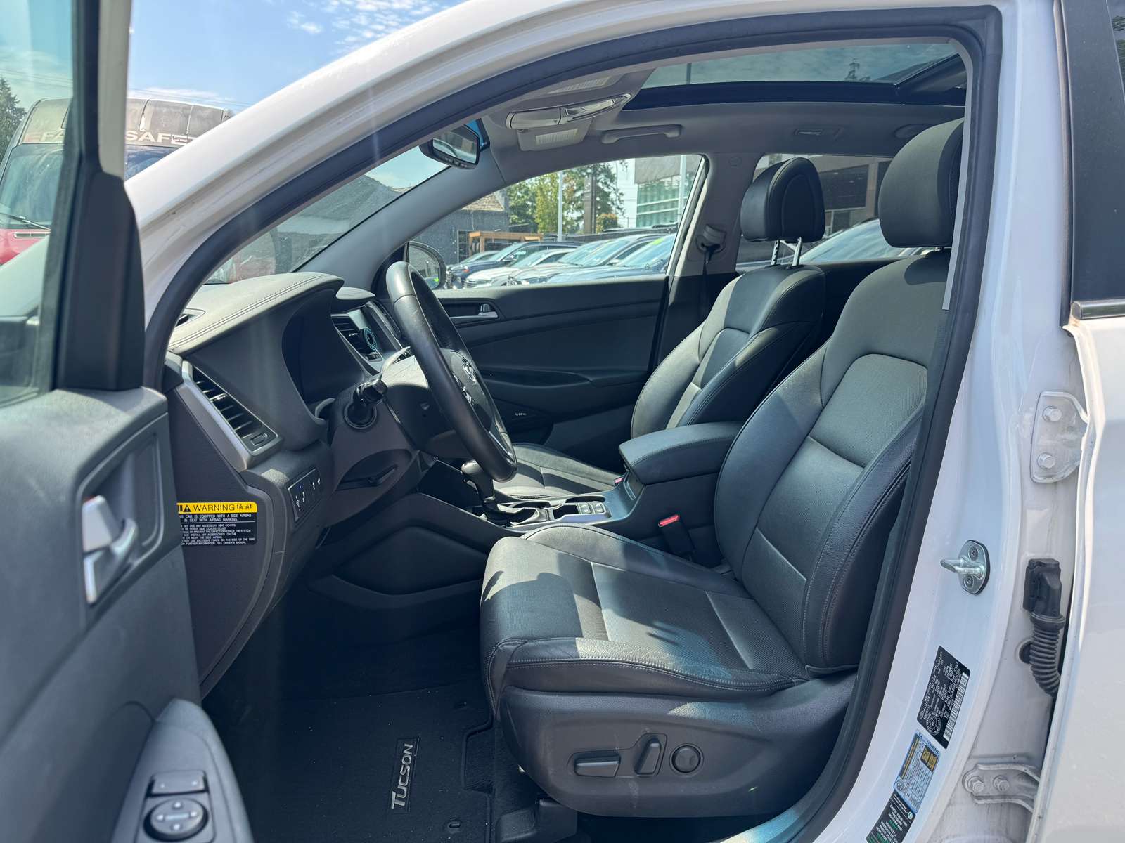 2017 Hyundai Tucson Luxury AWD | Low KM | Pano Roof | White Rock — снимка 1