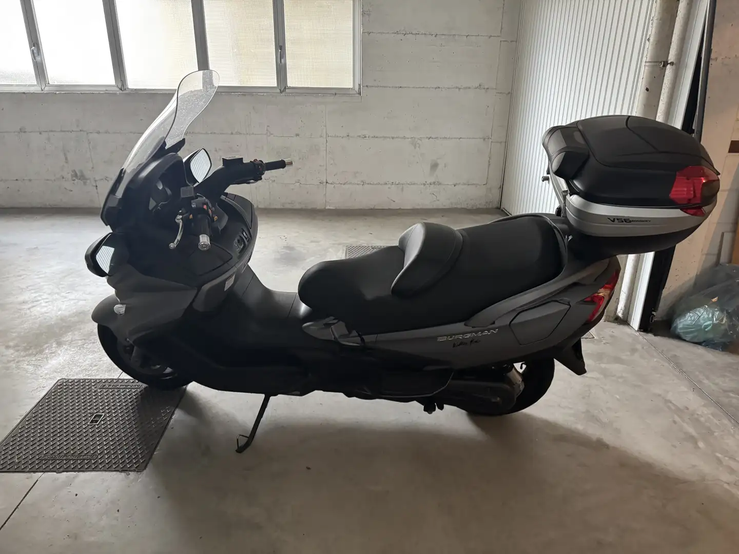 Suzuki Burgman 650 Gris - 1