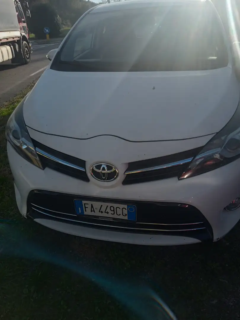 Toyota Verso Verso 2015 1.6 d-4d Cool 5 p.EURO 6E Blanco - 2
