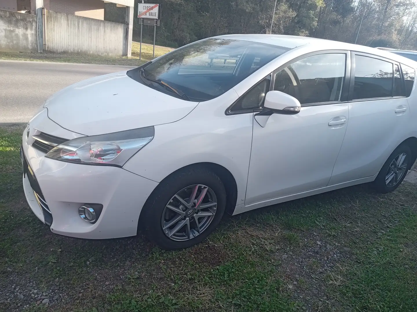 Toyota Verso Verso 2015 1.6 d-4d Cool 5 p.EURO 6E Blanco - 1