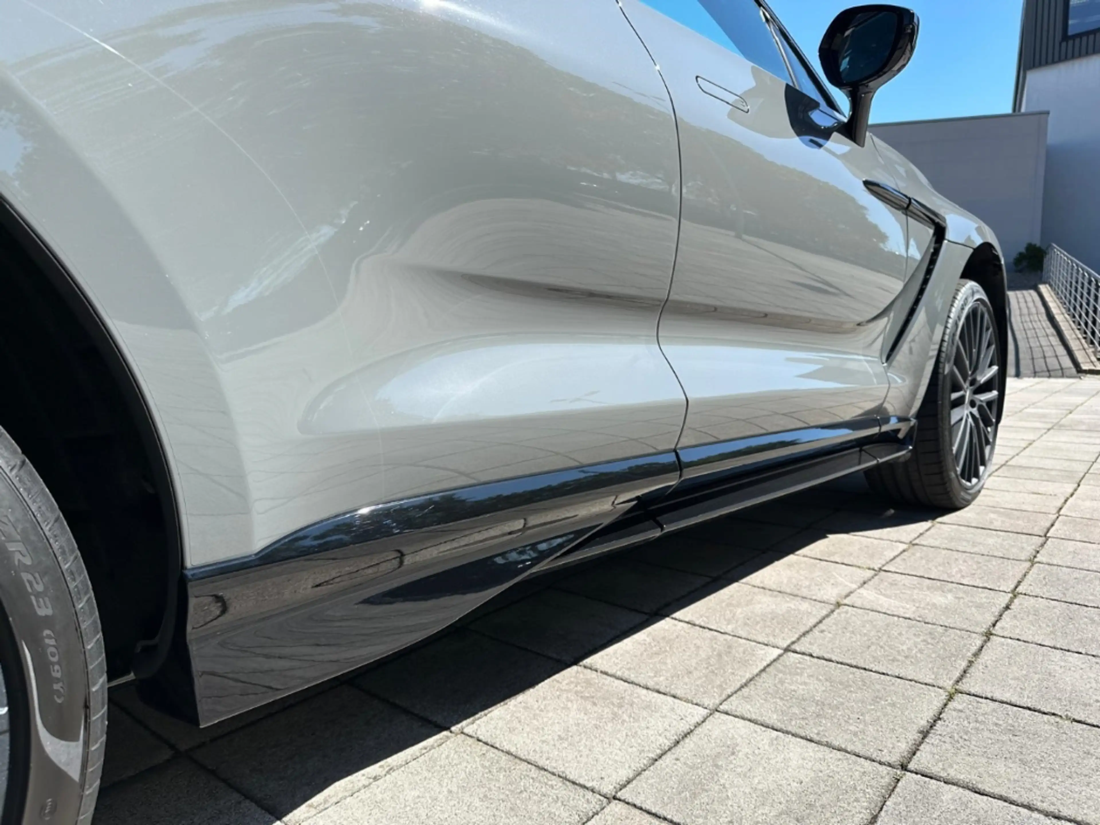 Aston Martin DBX 707 China Grey / Onyx Black — photo 9