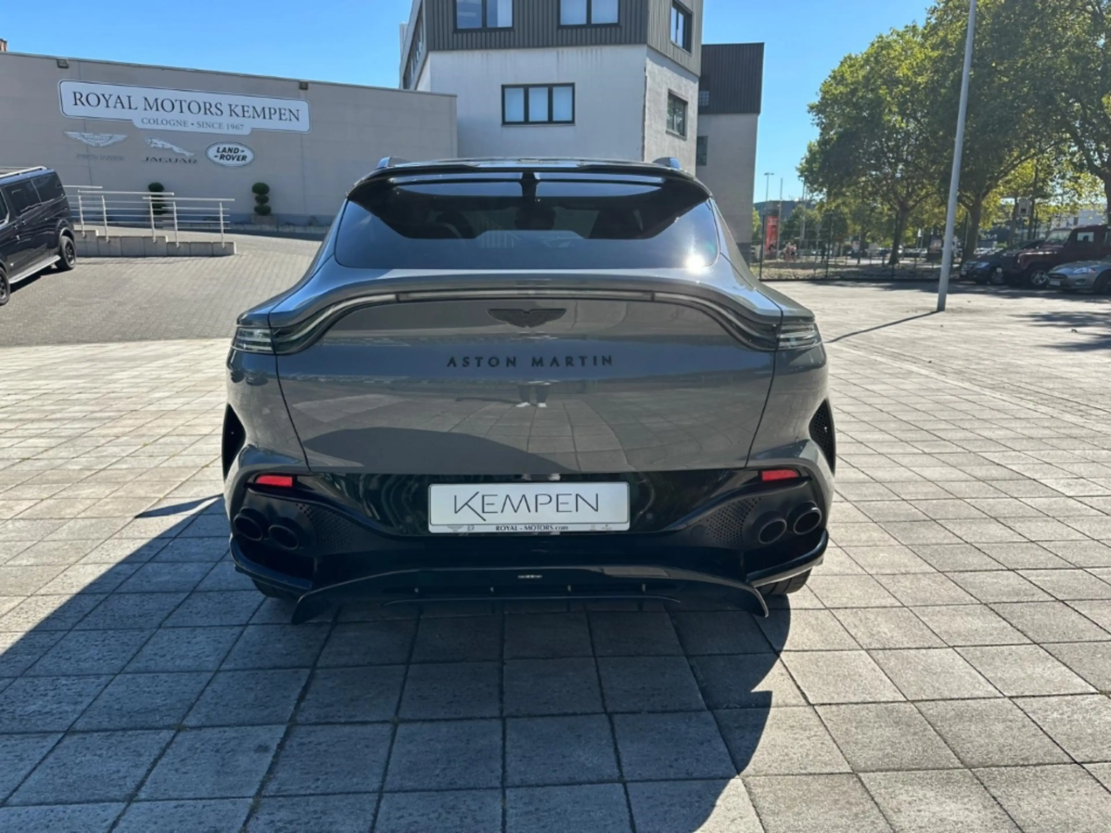 Aston Martin DBX 707 China Grey / Onyx Black — photo 5