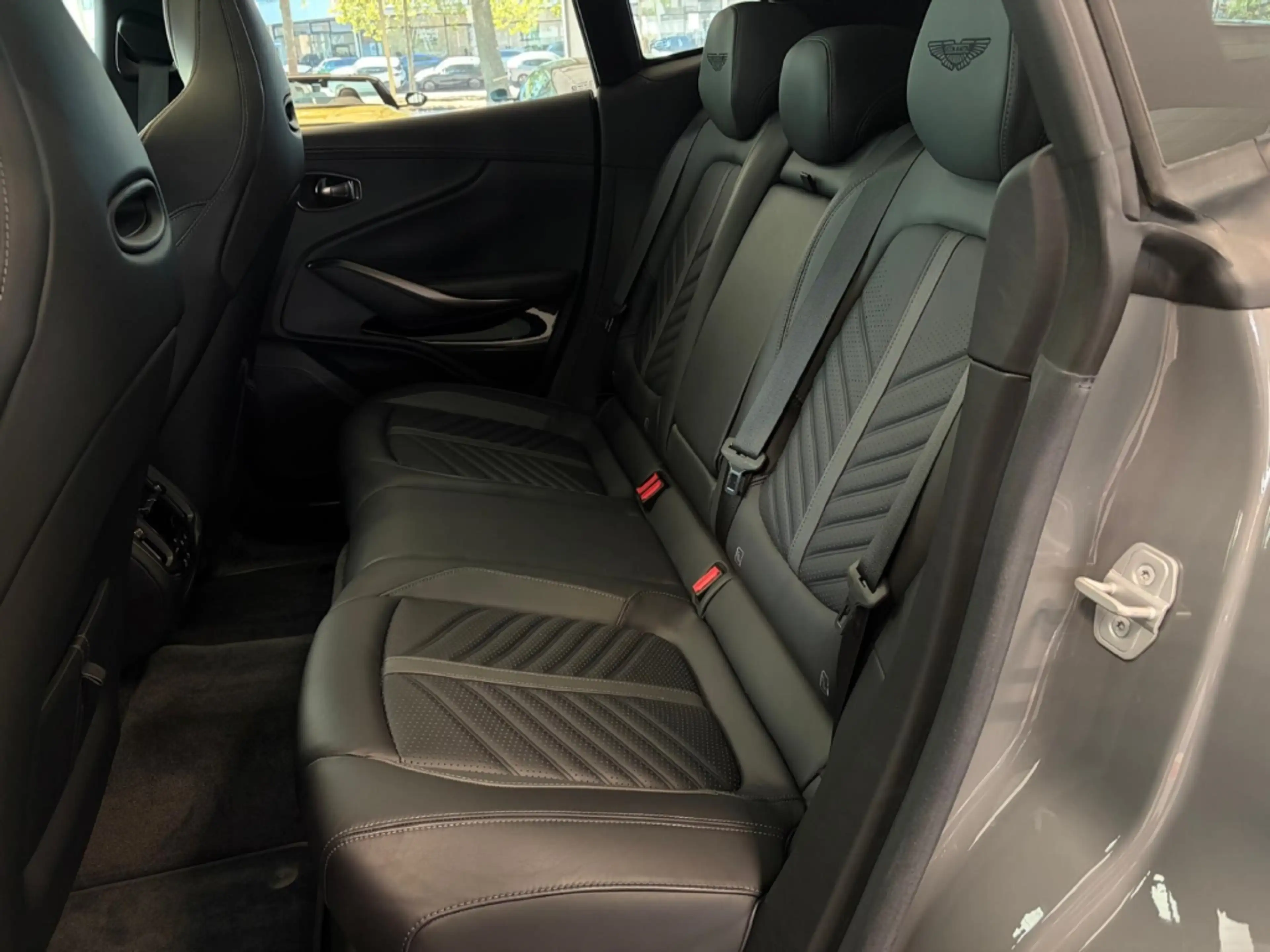 Aston Martin DBX 707 China Grey / Onyx Black — photo 13