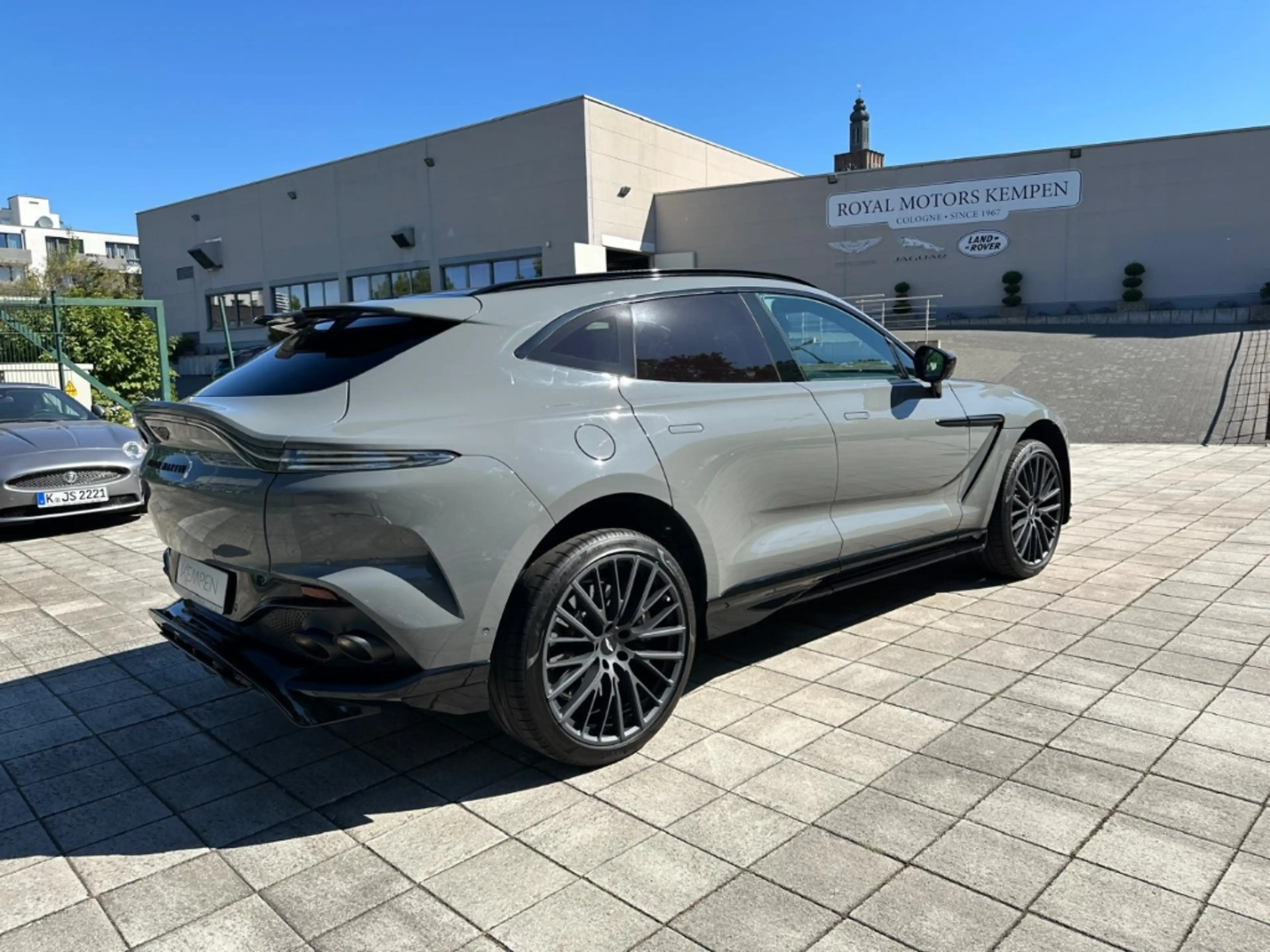 Aston Martin DBX 707 China Grey / Onyx Black — photo 6