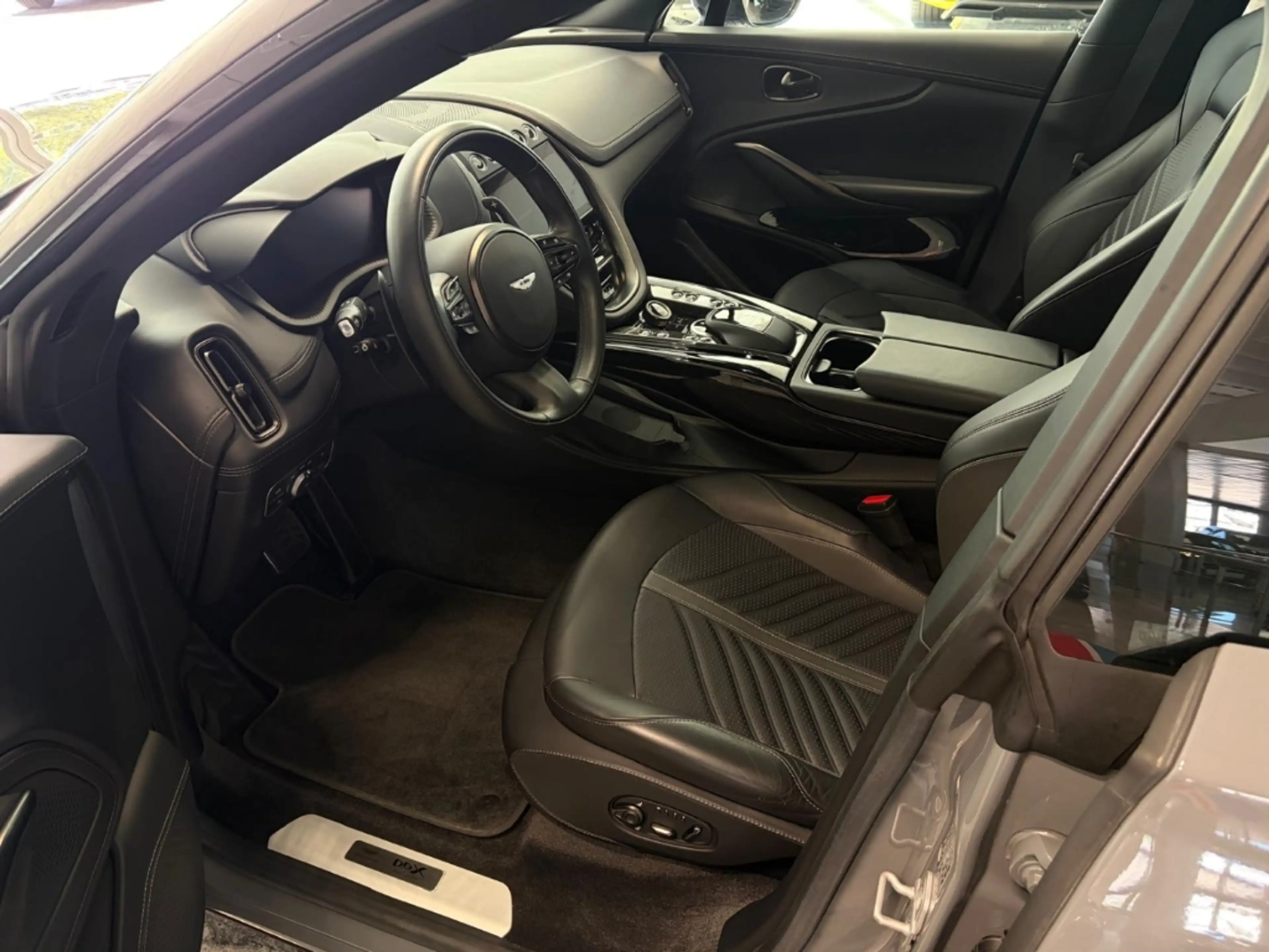 Aston Martin DBX 707 China Grey / Onyx Black — photo 10