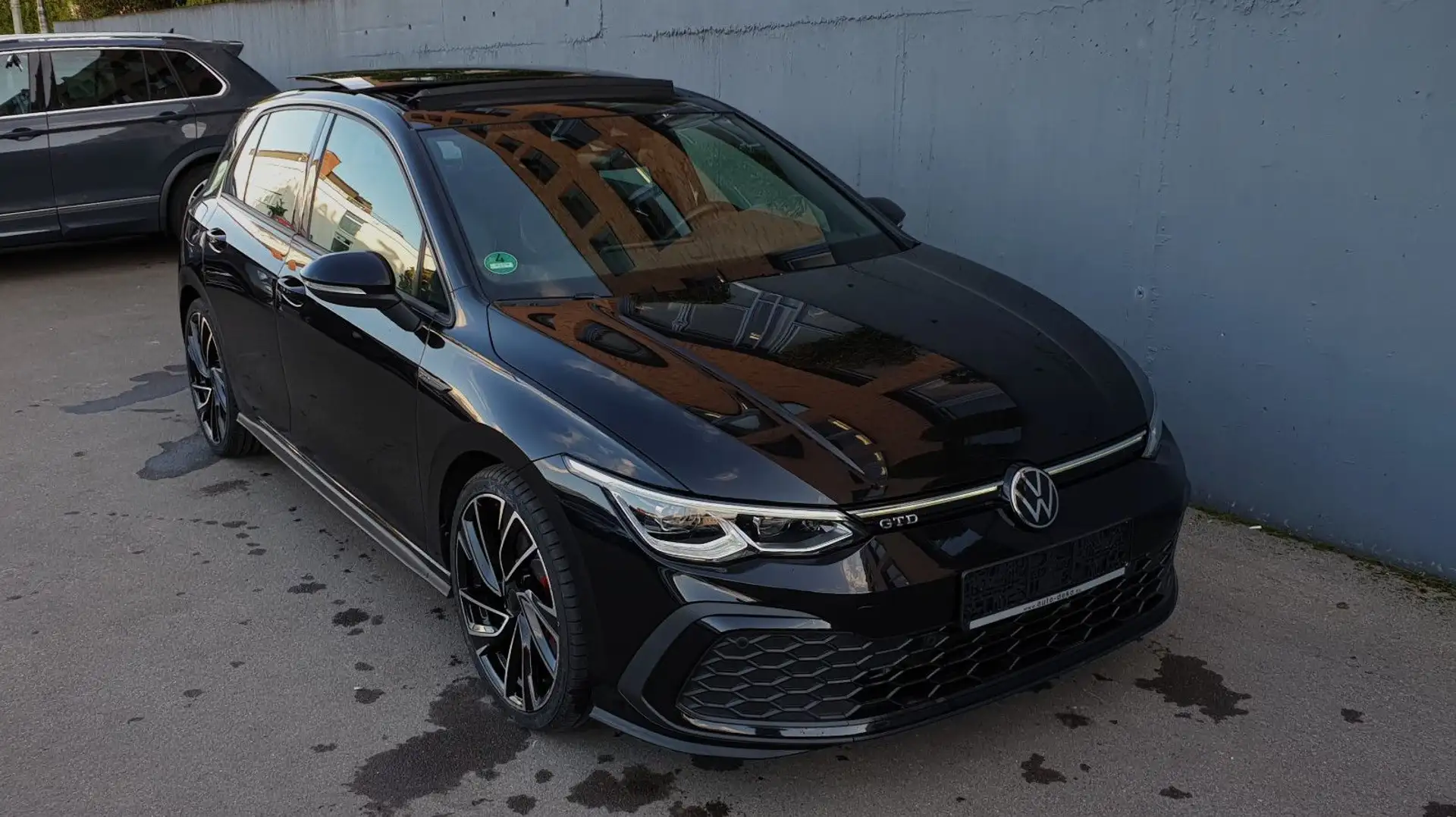 Volkswagen Golf 8 GTD DSG Pano/Matrix/ACC/AHK/19" Schwarz - 2