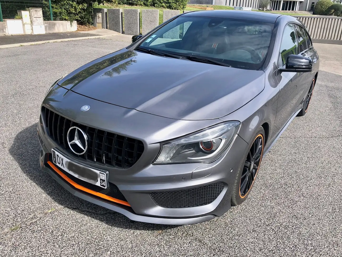 Mercedes-Benz CLA 220 CLA Shooting Brake 220 d OrangeArt Edition 7-G DCT A Gris - 1