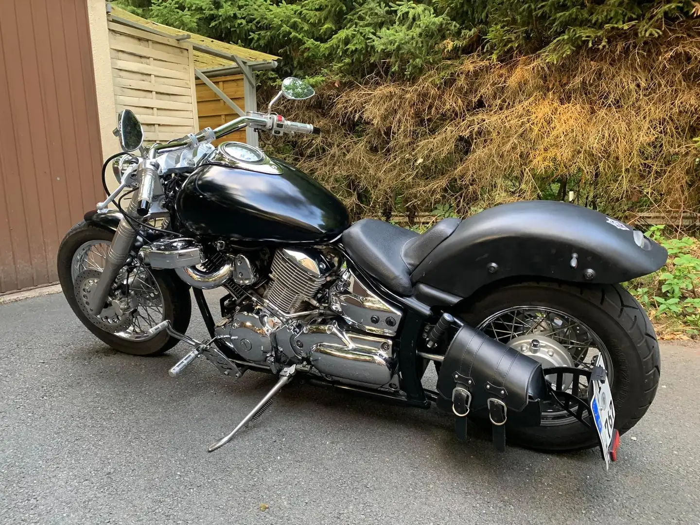 Yamaha XVS 1100 Bobber Umbau Černá - 1