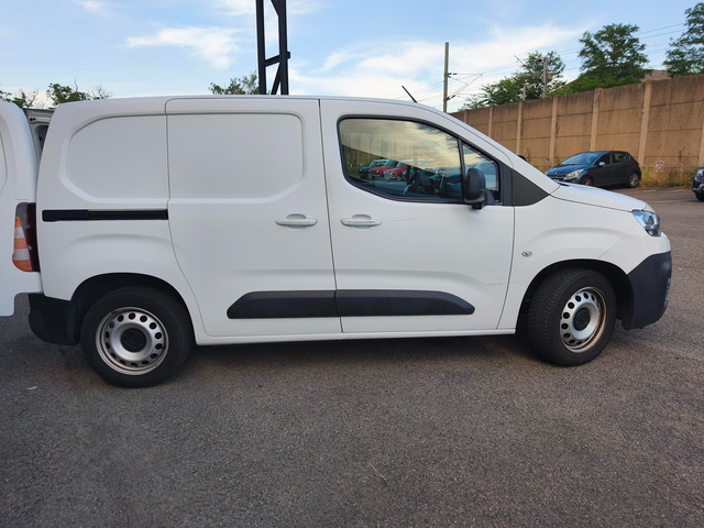 Citroen Berlingo fourgon M 650 kg blue hdi 130 bvm 6 driver