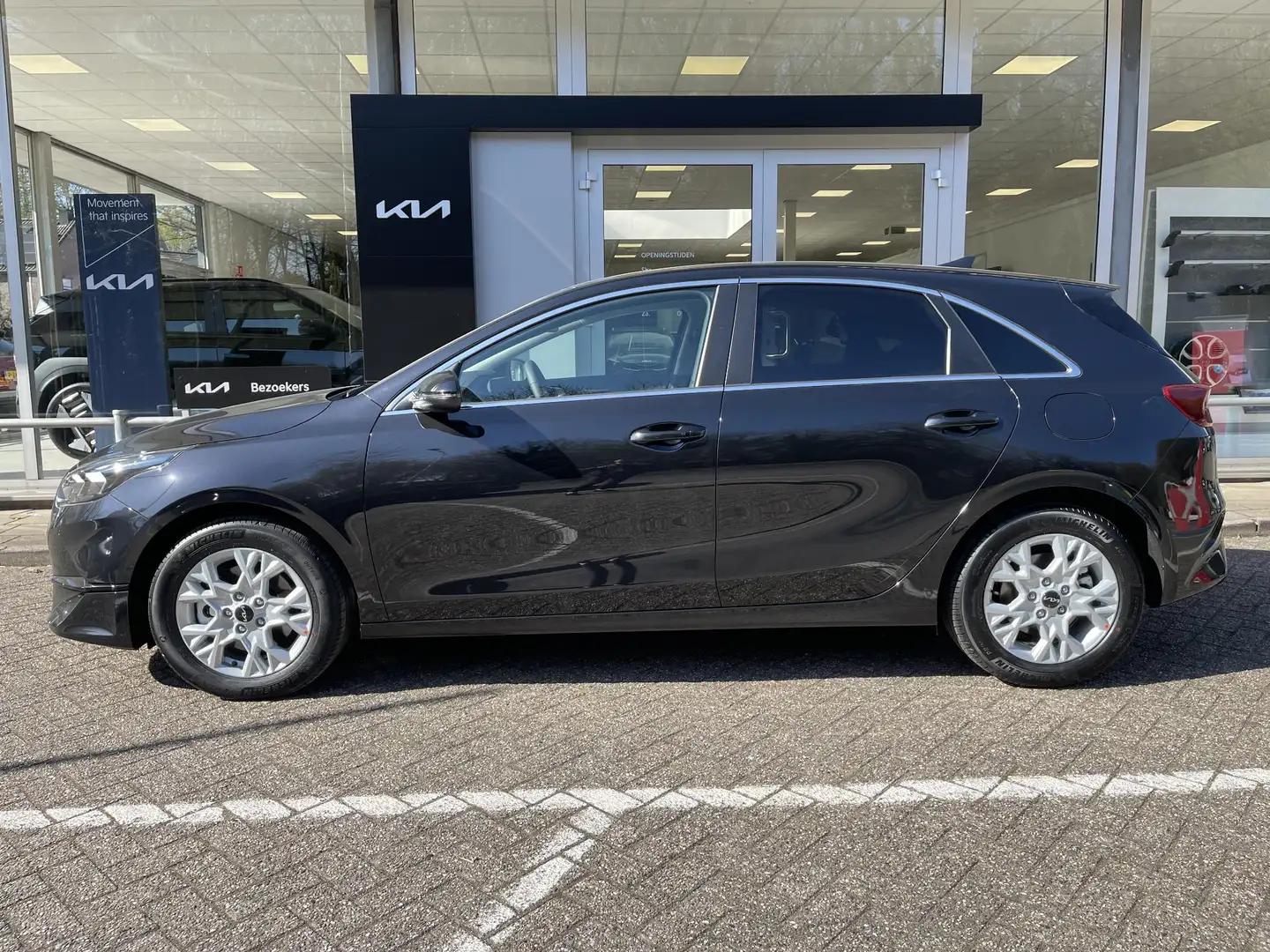 Kia Ceed / cee'd 1.5 T-GDi DynamicPlusLine | 0-KM demo | Direct uit Zwart - 2