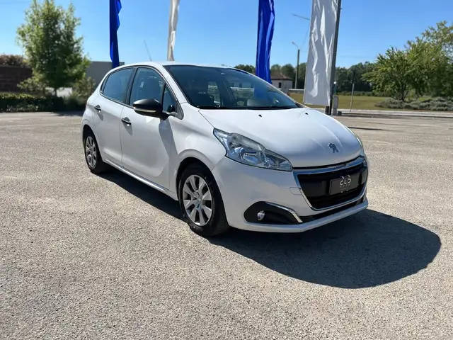 Peugeot 208 view 3