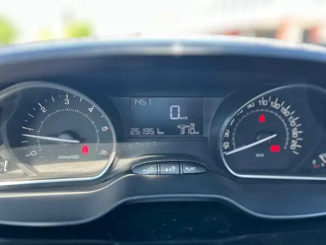 Peugeot 208 view 10