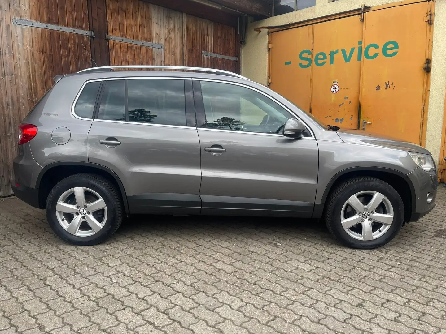 Volkswagen Tiguan Team 4Motion 2.0 TEAM Grau - 2